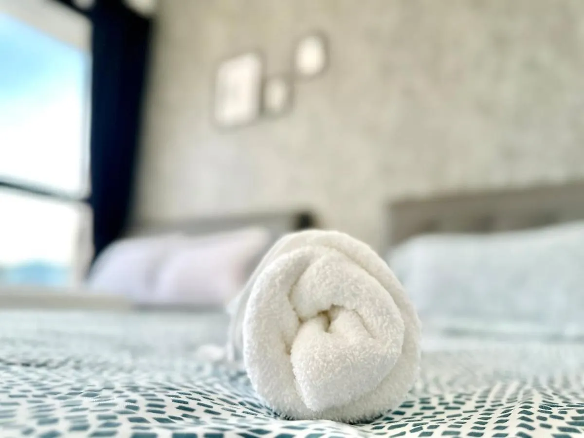 Familystay Home 3Br-10Pax Urban Suites 조지타운 아파트