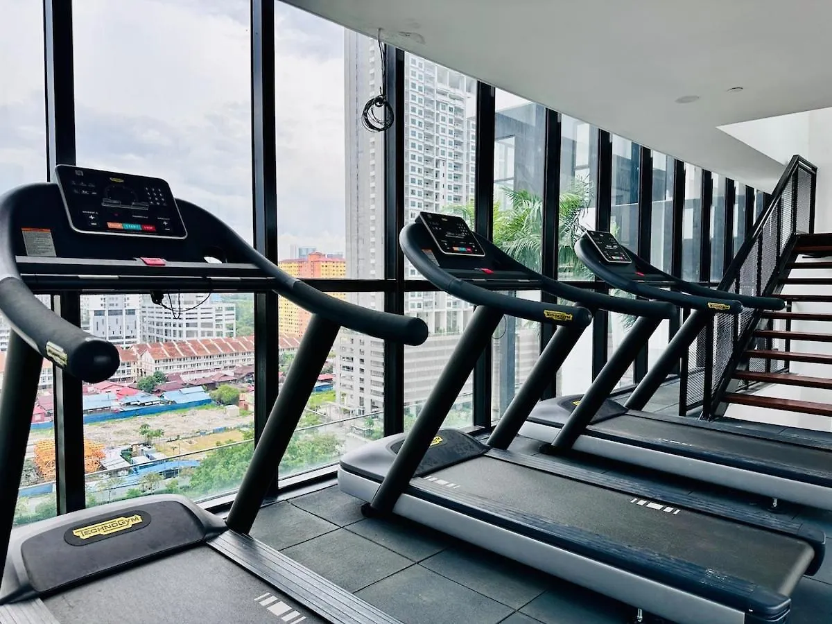 Familystay Home 3Br-10Pax Urban Suites 조지타운 0*,  말레이시아