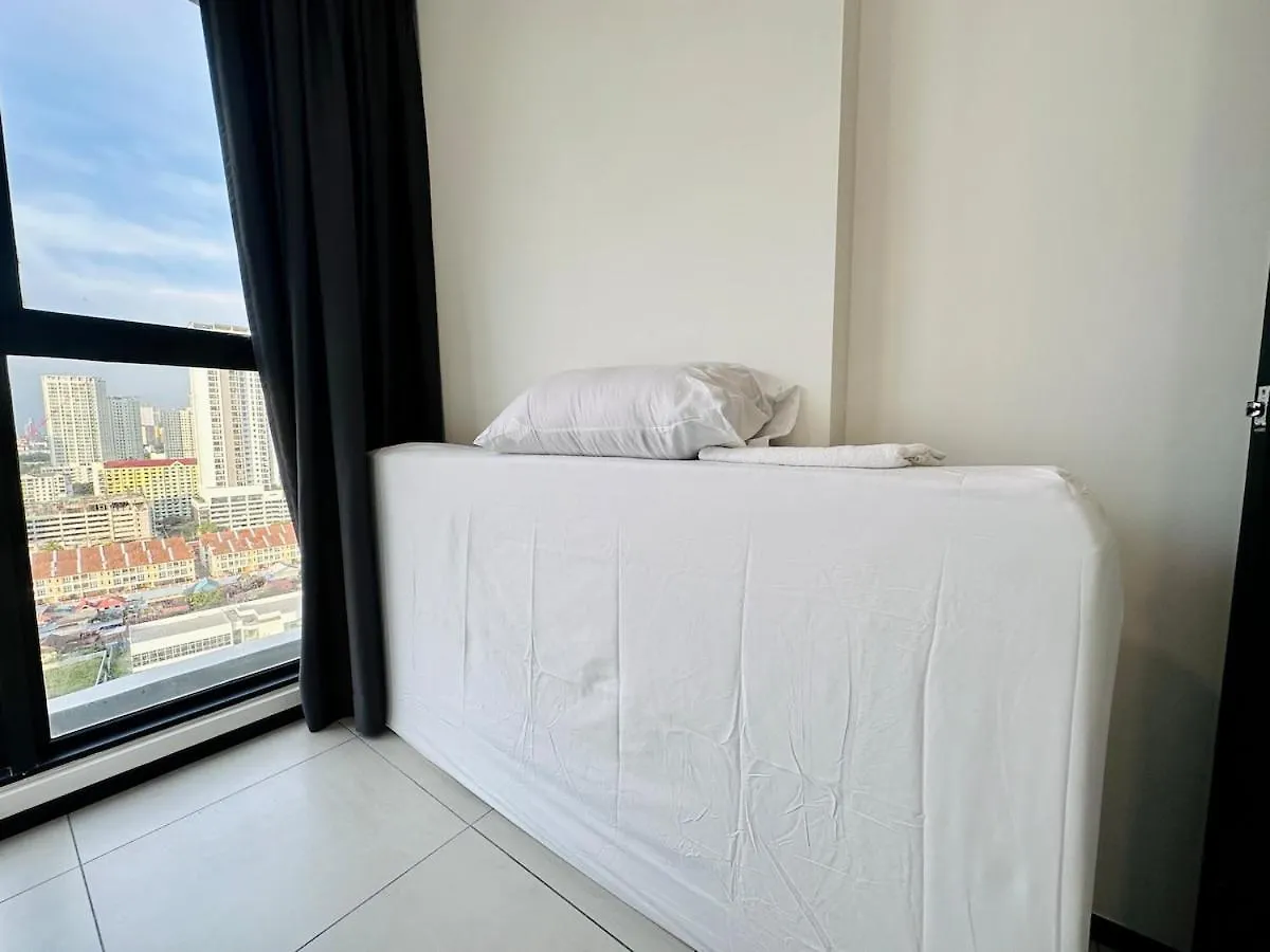 Familystay Home 3Br-10Pax Urban Suites 조지타운 0*,  말레이시아
