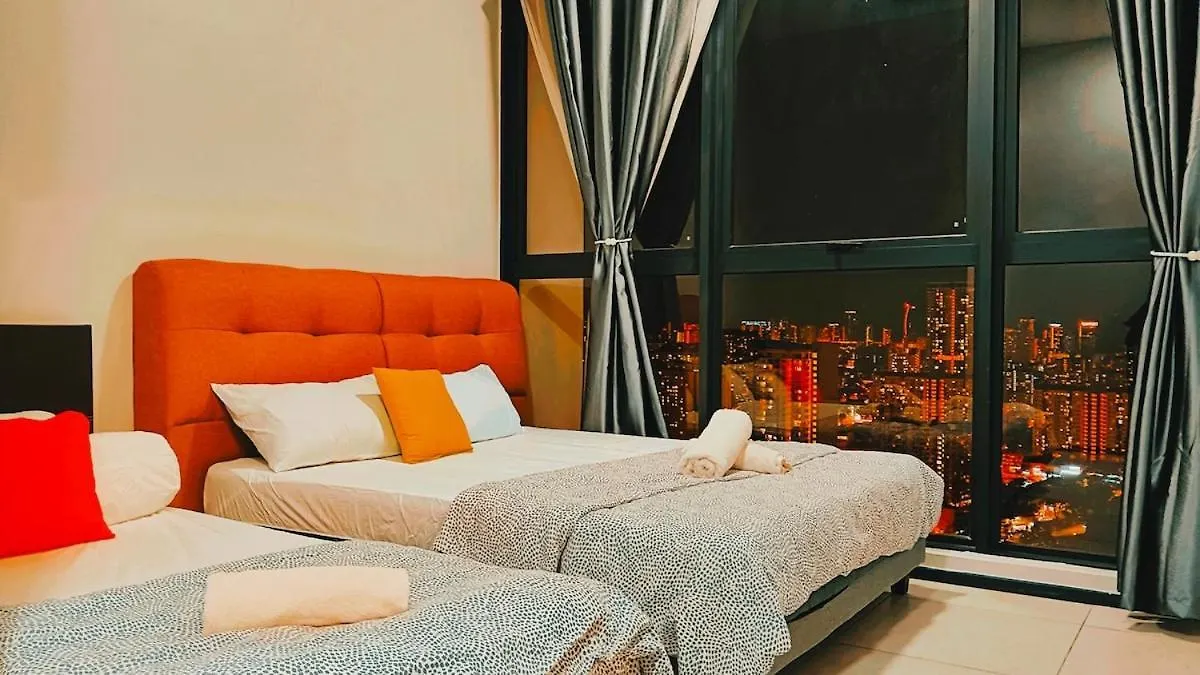 Familystay Home 3Br-10Pax Urban Suites 조지타운 0*,  말레이시아